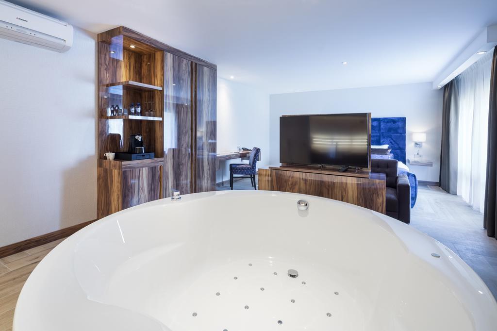 וירינגרוורף Van Der Valk Hotel Wieringermeer מראה חיצוני תמונה