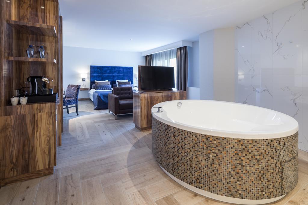 וירינגרוורף Van Der Valk Hotel Wieringermeer מראה חיצוני תמונה