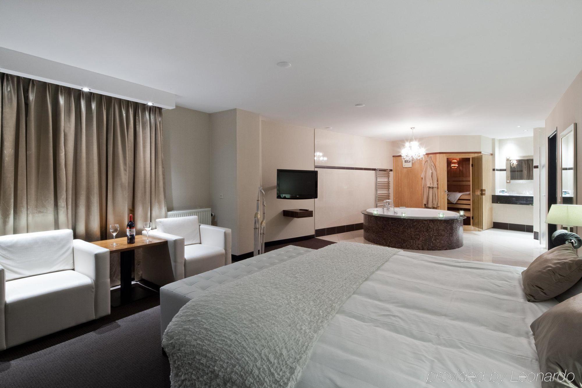 וירינגרוורף Van Der Valk Hotel Wieringermeer מראה חיצוני תמונה