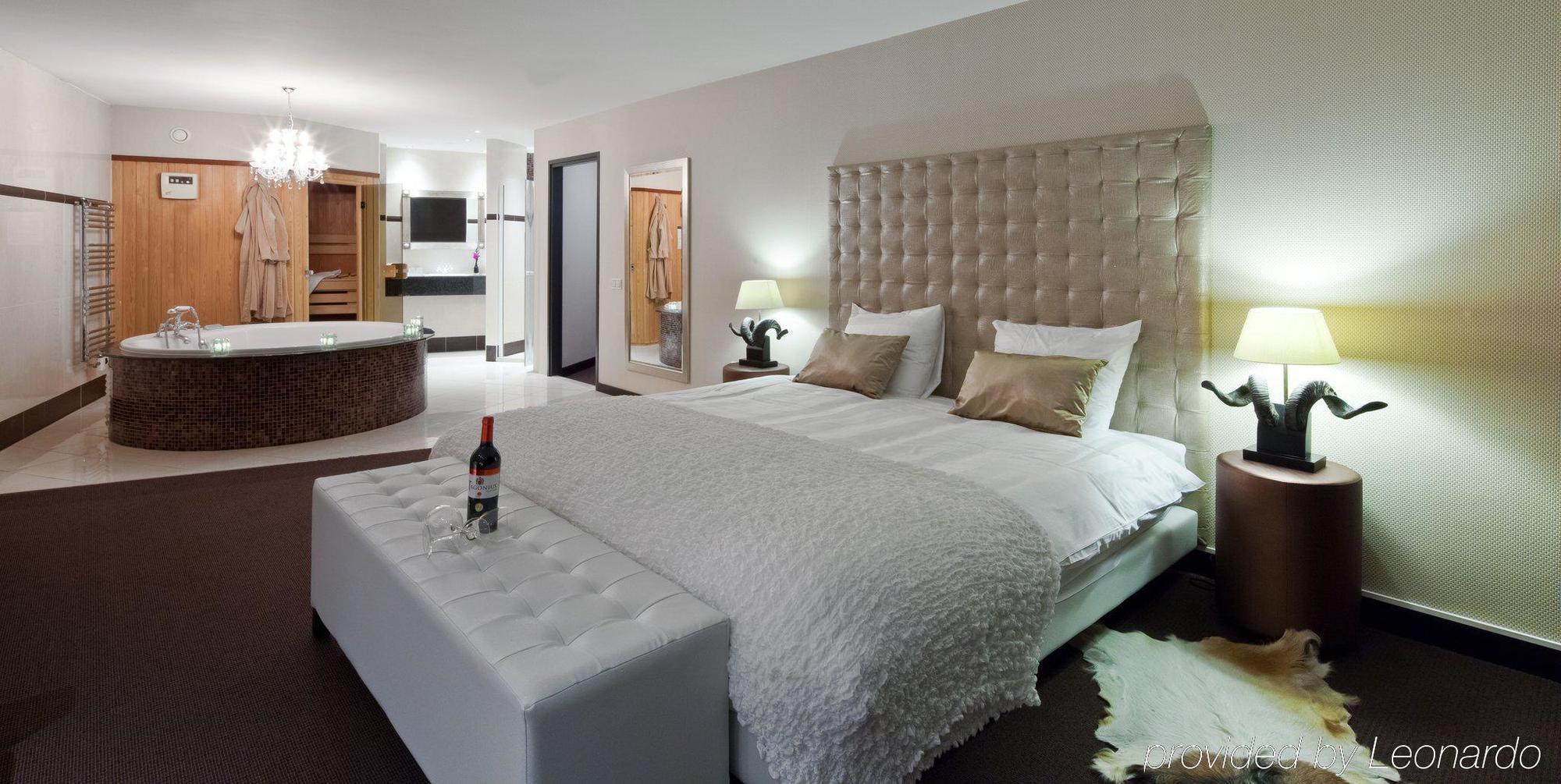 וירינגרוורף Van Der Valk Hotel Wieringermeer מראה חיצוני תמונה