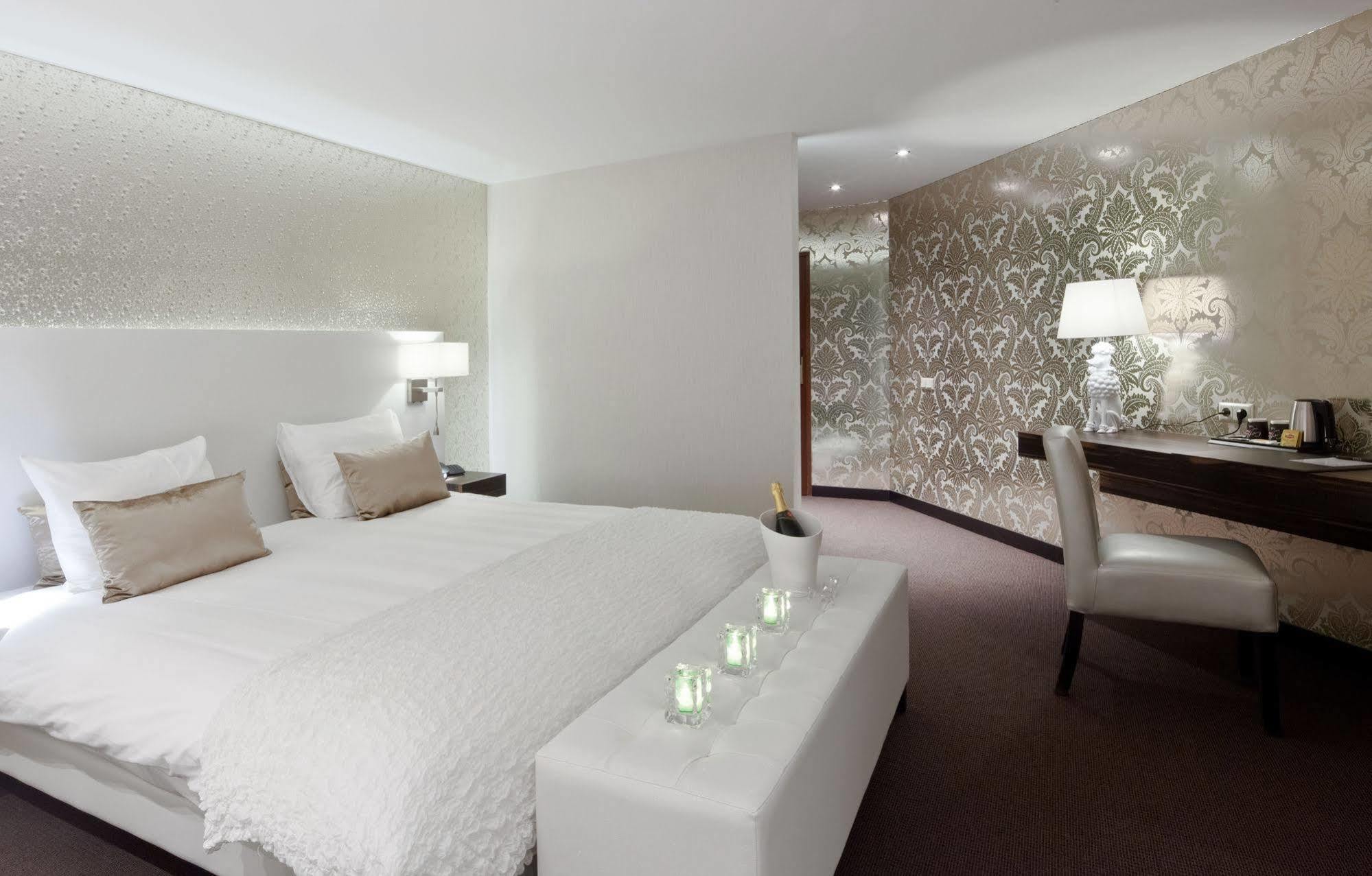 וירינגרוורף Van Der Valk Hotel Wieringermeer מראה חיצוני תמונה