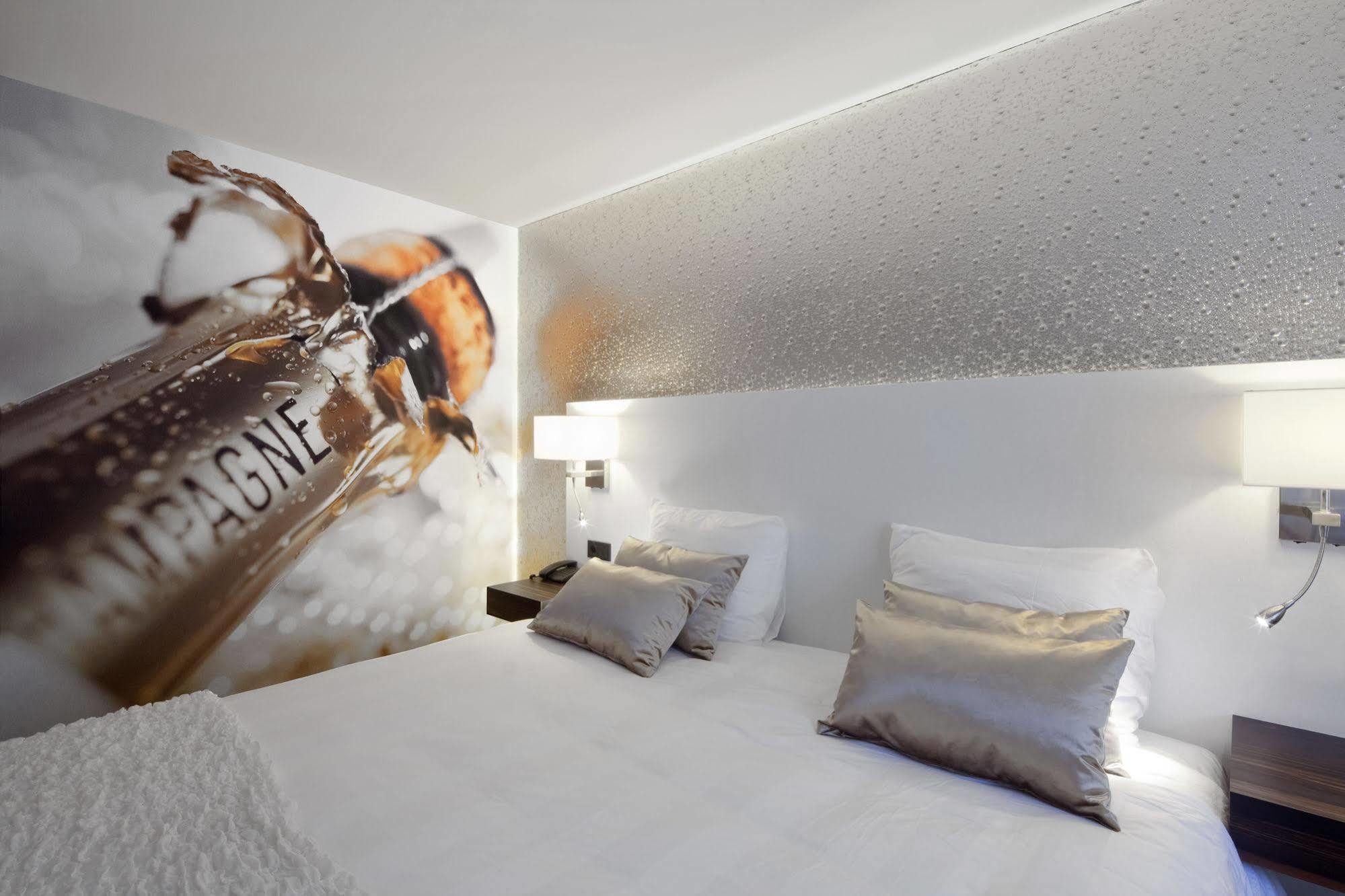 וירינגרוורף Van Der Valk Hotel Wieringermeer מראה חיצוני תמונה